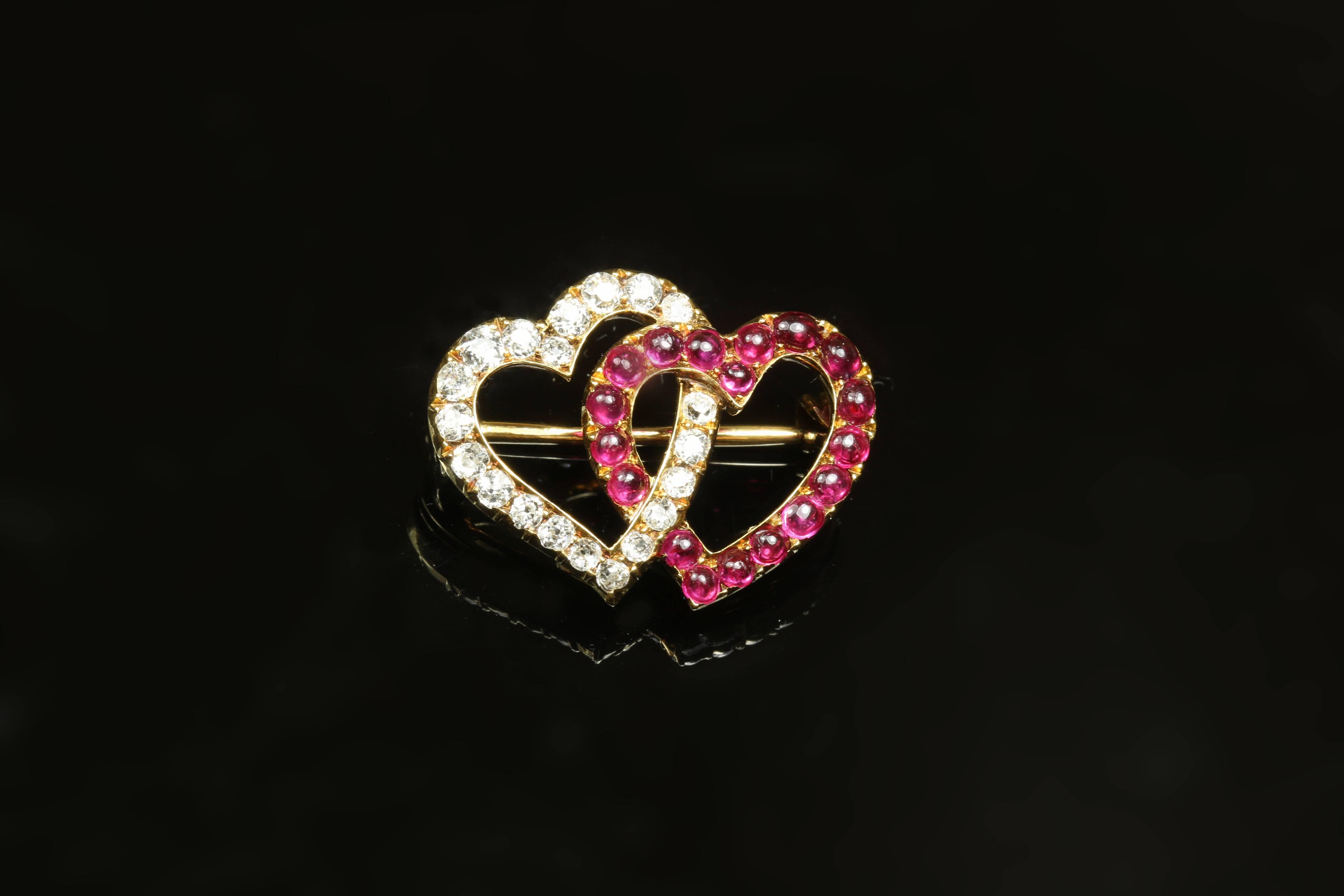 Burmese Ruby and Diamond in 14 Karat Yellow Gold Russian Double Heart Brooch In Good Condition In Banbury, GB