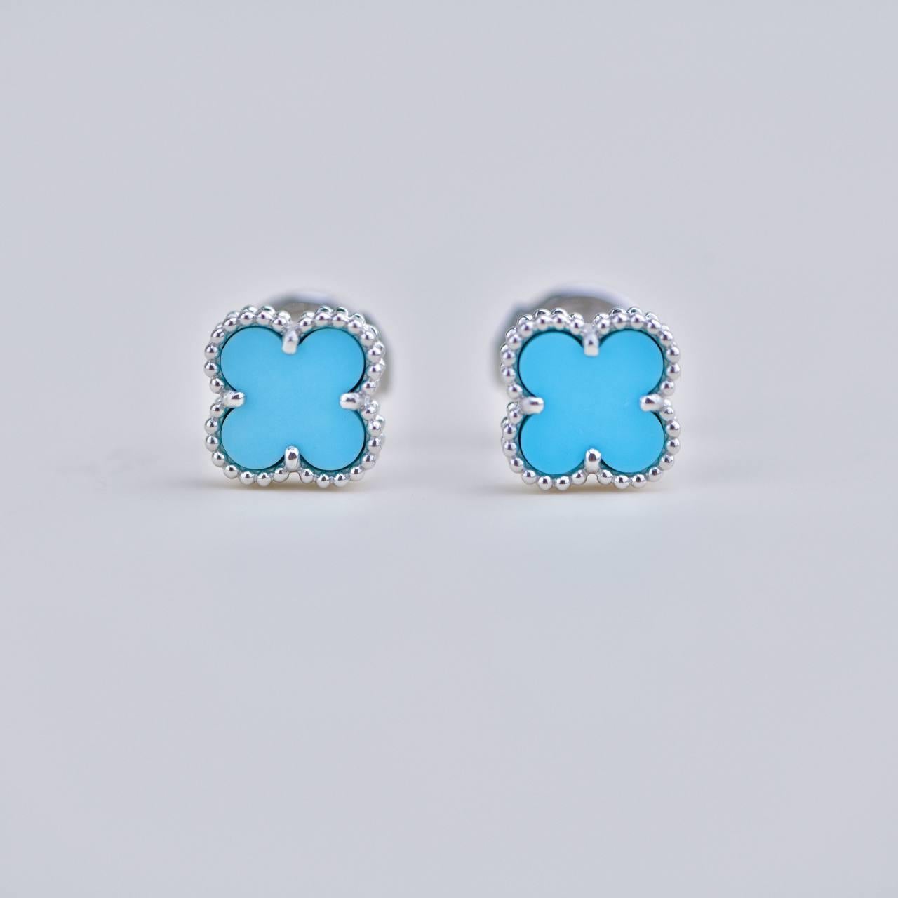 Van Cleef & Arpels Orecchini in oro bianco 18 carati con turchese Sweet Alhambra in vendita 2