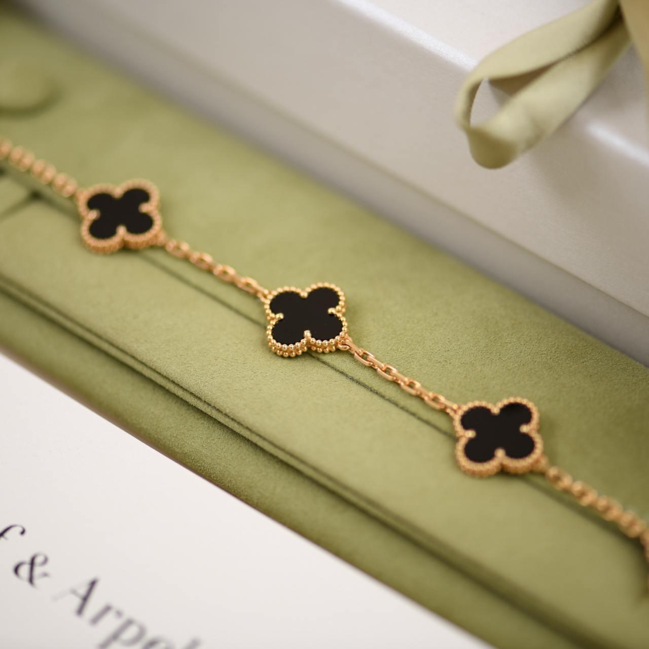 Femenino o masculino Van Cleef & Arpels Pulsera Vintage Alhambra 5 Motivos Ónix Negro Oro Amarillo 18K en venta