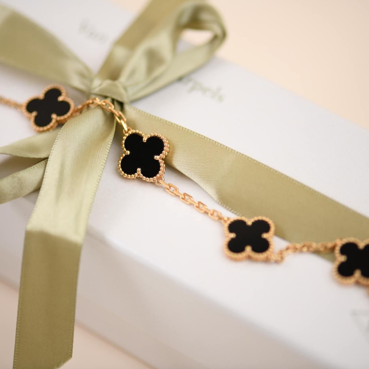 Van Cleef & Arpels Pulsera Vintage Alhambra 5 Motivos Ónix Negro Oro Amarillo 18K en Excelente estado para la venta en Banbury, GB