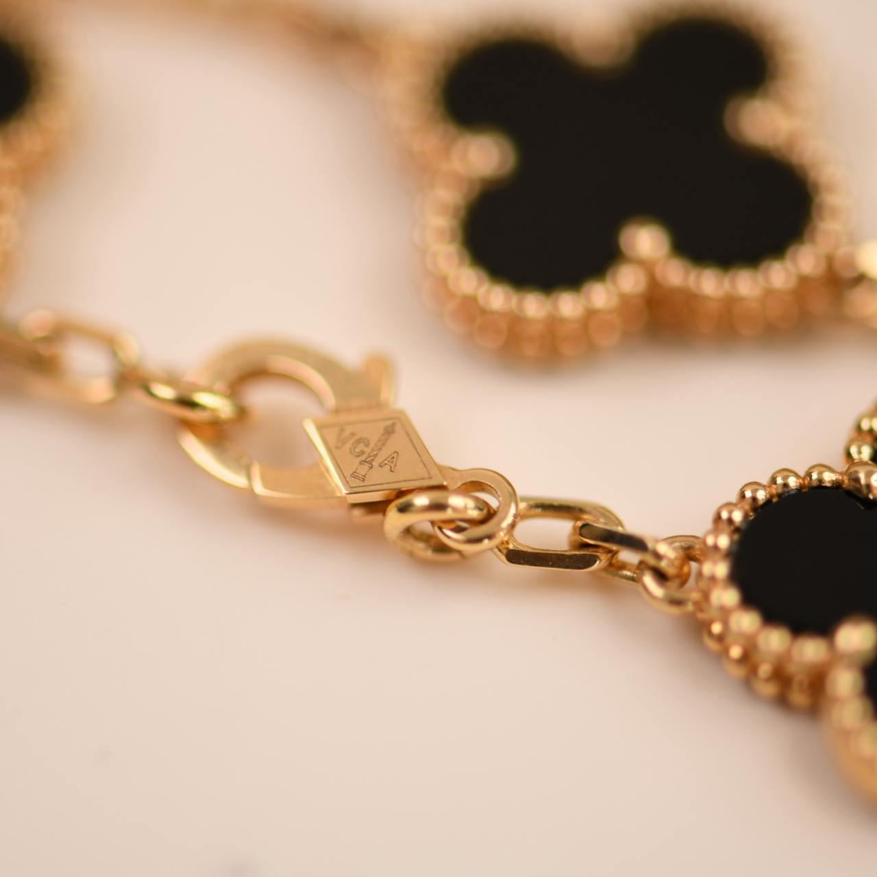 Van Cleef & Arpels Pulsera Vintage Alhambra 5 Motivos Ónix Negro Oro Amarillo 18K en venta 3