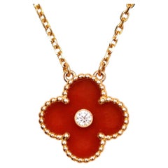 Van Cleef & Arpels Ciondolo Holiday Alhambra 2011 con corniola e diamanti