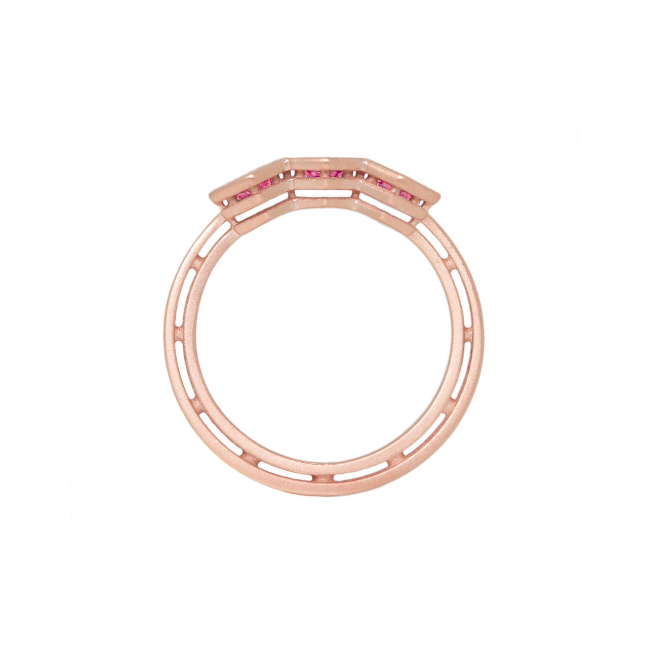 From the Wired Collection, a three-stone ring in 18k rose gold with pink spinels (0.51 ct). Hexagon top view with signature 