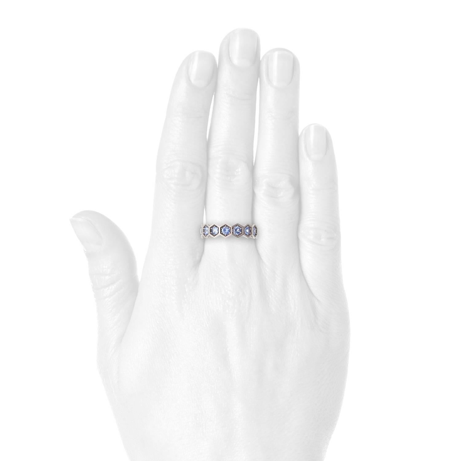 From the Wired Collection, an eternity ring in 18k grey gold with prong-set periwinkle blue sapphires (2.97 cts). Hexagon top view with signature 