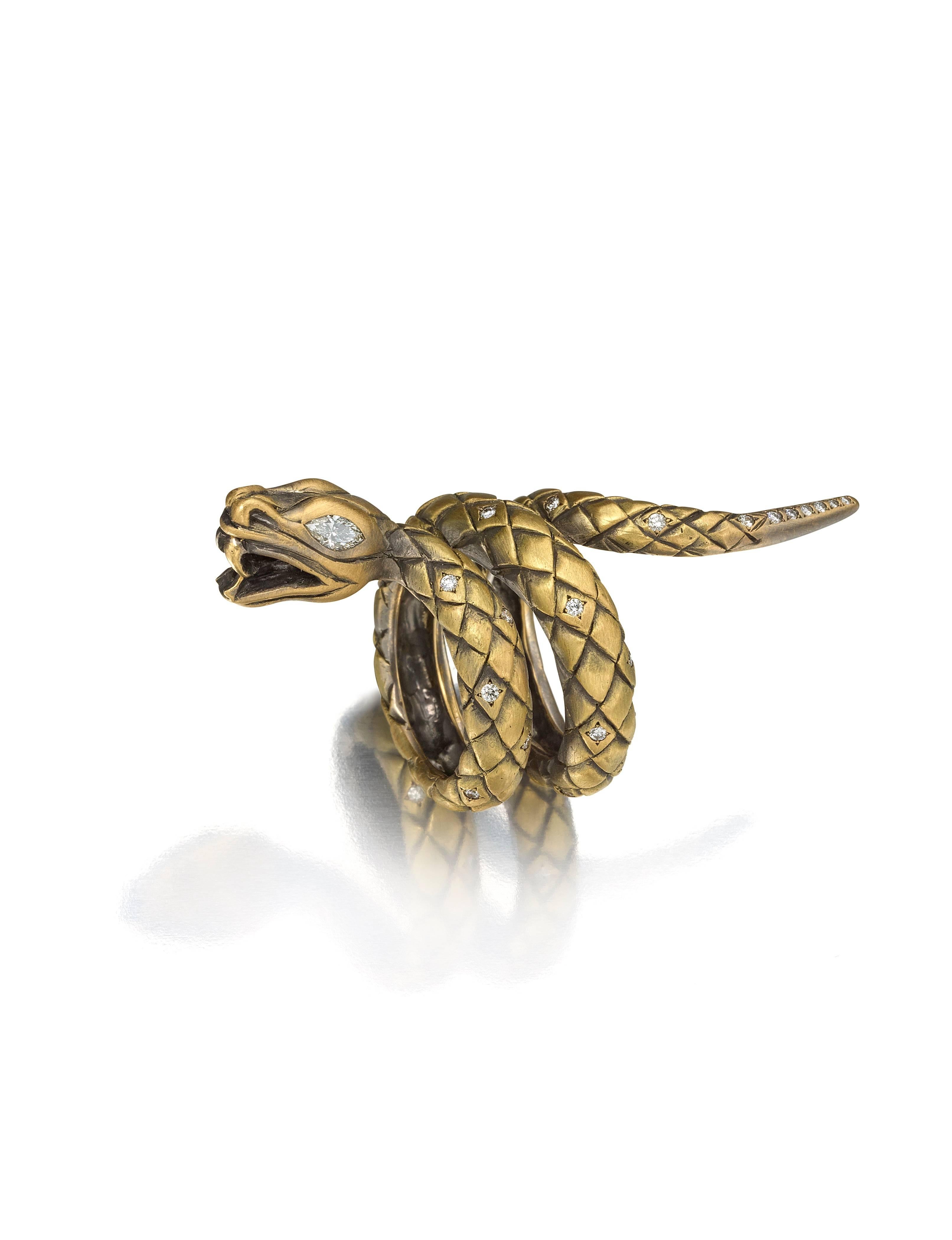 Wendy Brandes Schlangenring aus 18 Karat Gold mit Diamant-Akzenten (Marquiseschliff) im Angebot