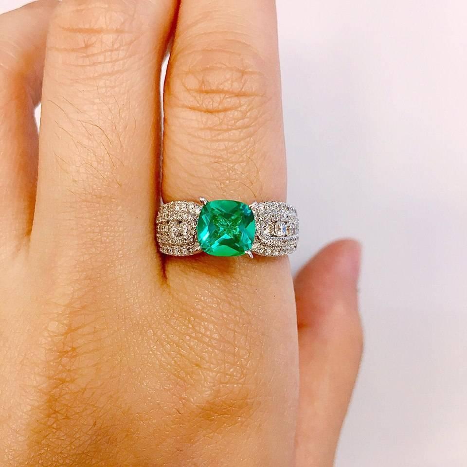 Approx total weight: 2.21cts
Diamond Color: E-F
Diamond Clarity: Vs 
Cut: Excellent 
Emerald: 1.16 cts
Diamonds: 1.05 cts
Please include your ring size and we will resize this ring so it is ready to wear!  

All Emilio! pieces come with a