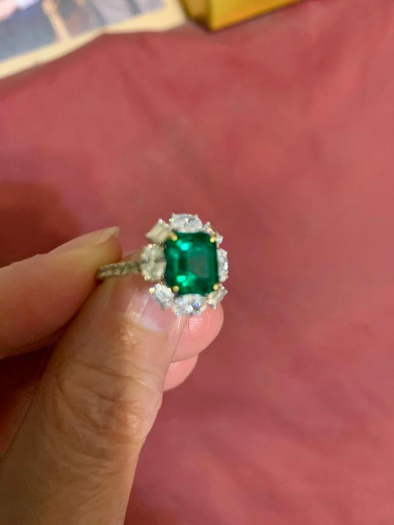 Emilio Jewelry Certified 2.69 Carat Untreated No Oil Emerald Diamond Ring In New Condition For Sale In New York, NY
