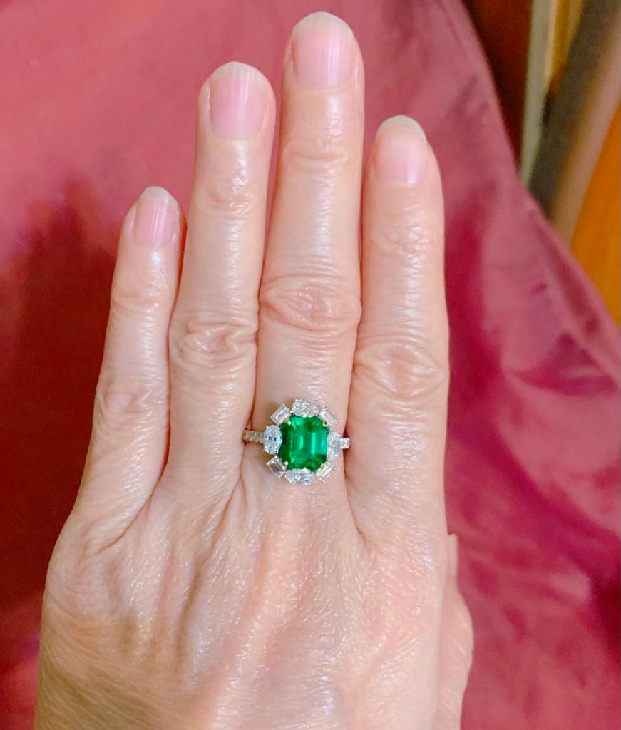 Emerald Cut Emilio Jewelry Certified 2.69 Carat Untreated No Oil Emerald Diamond Ring For Sale