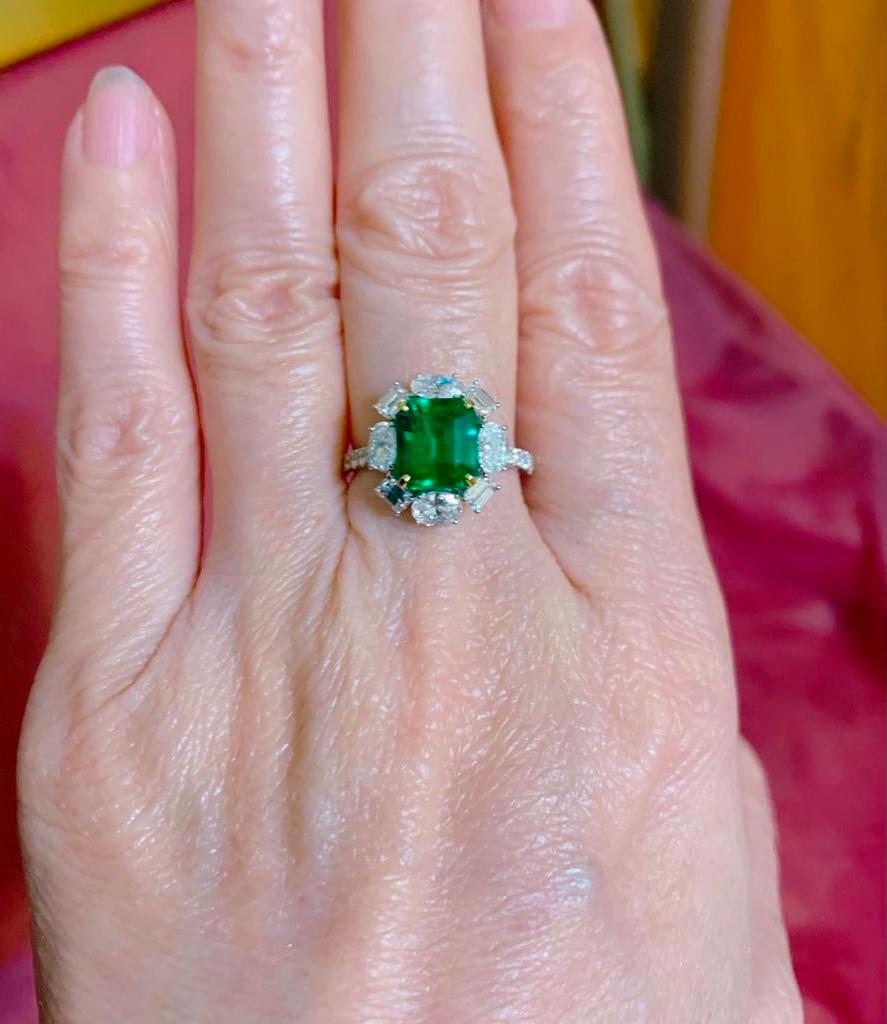 Women's or Men's Emilio Jewelry Certified 2.69 Carat Untreated No Oil Emerald Diamond Ring For Sale