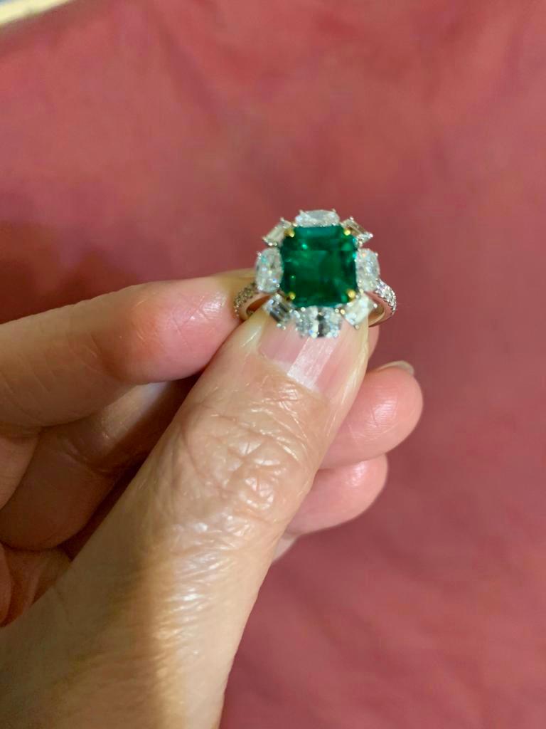 Emilio Jewelry Certified 2.69 Carat Untreated No Oil Emerald Diamond Ring For Sale 1