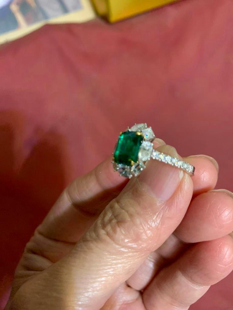 Emilio Jewelry Certified 2.69 Carat Untreated No Oil Emerald Diamond Ring For Sale 2