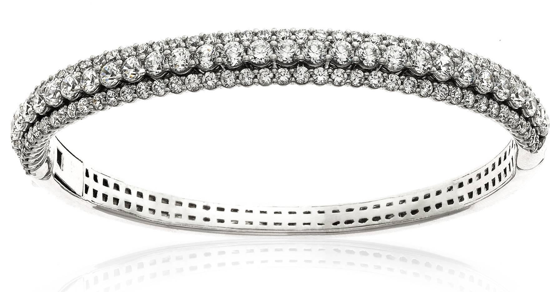 Fits most wrist sizes. 
116 round conflict free diamonds totaling 7.50ct t.w.
F-G color 
Vs2-si1 clarity
Excellent makes