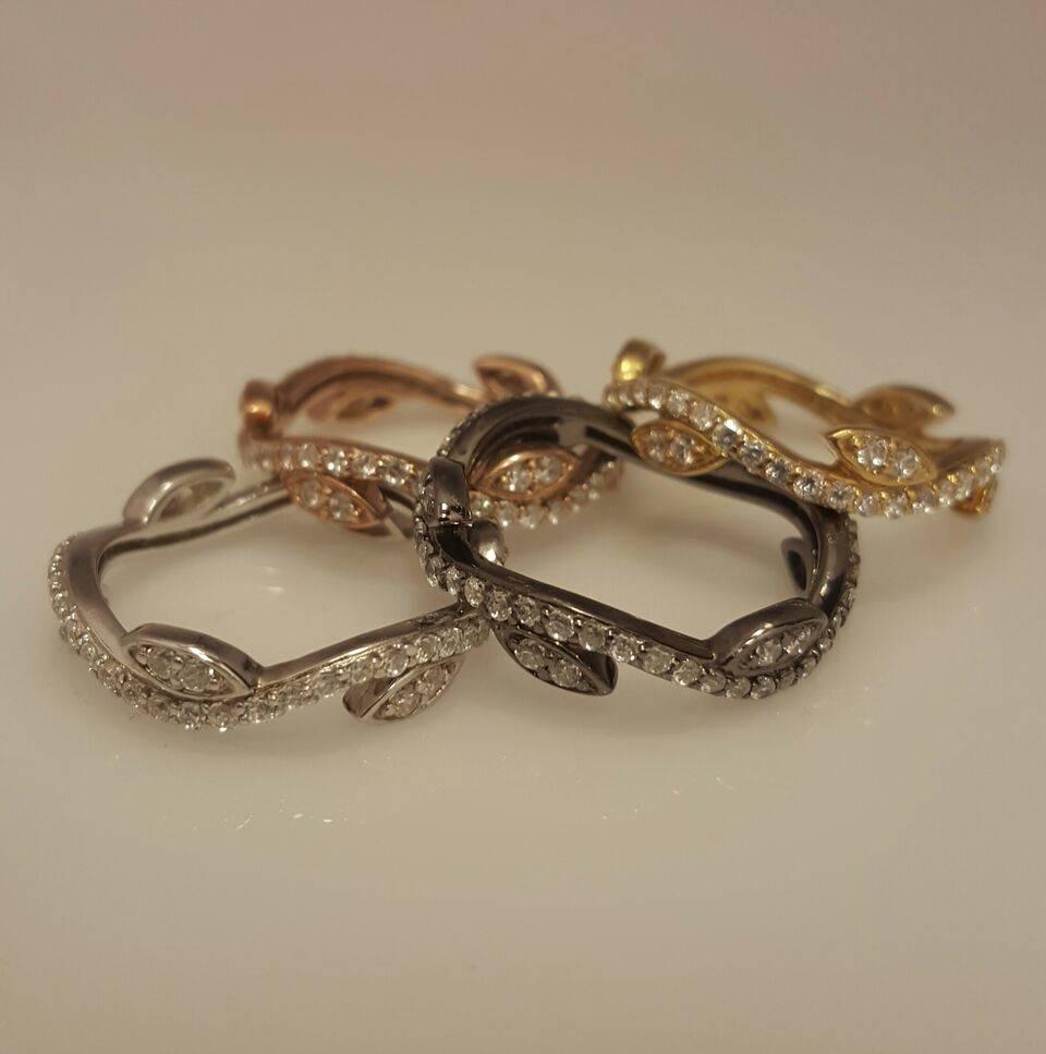 Four Stackable Eternity Diamond Gold Band Rings In New Condition In New York, NY