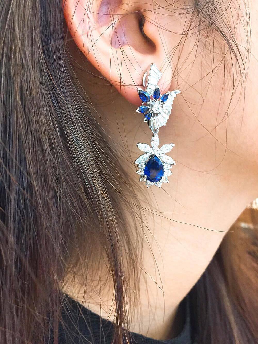 Emilio Jewelry 14.47 Carat Blue Sapphire White Diamond Gold Earrings In New Condition In New York, NY