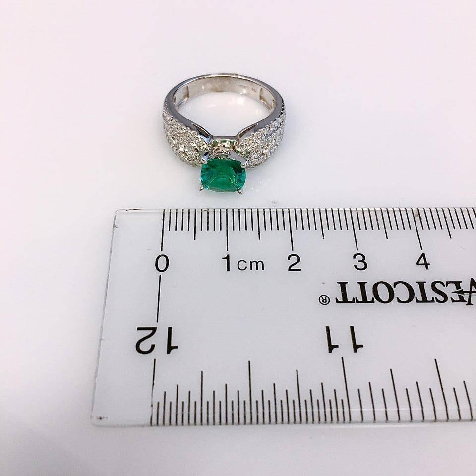 Emilio Jewelry Emerald Diamond Ring In New Condition In New York, NY