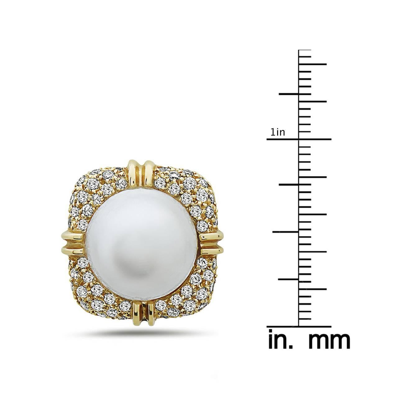 Approx total weight: 2 cts
Diamond Color: E-F
Diamond Clarity: Vs 
Cut: Excellent 
Pearl Quality: AAA

All pieces come with a professional appraisal from GAL, a reputable lab accepted by most insurance companies which will include the retail value