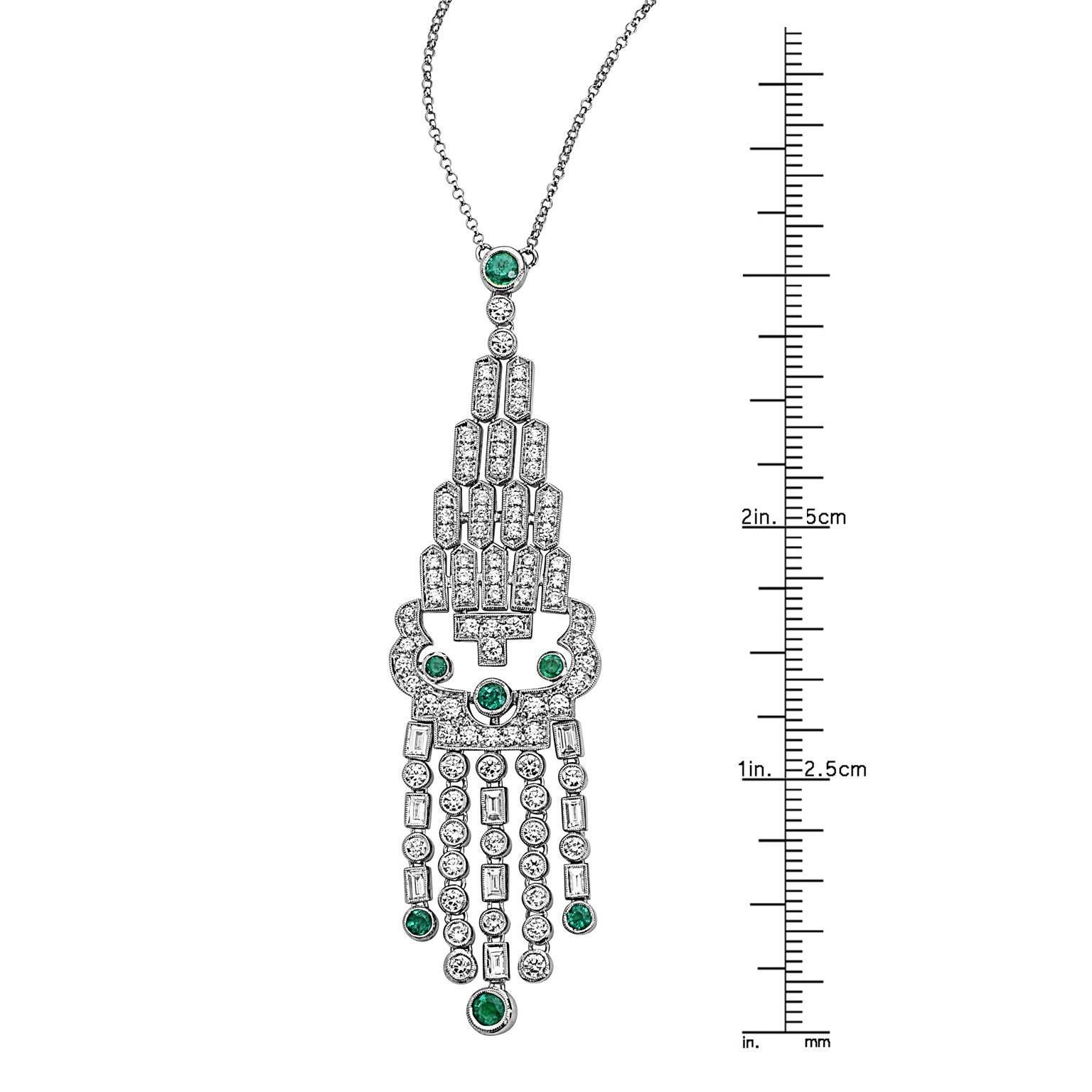 Approx total weight: 3.20cts
Diamond Weight:2.20ct
Emerald weight: 1.00ct
Diamond Color: E
Diamond Clarity: Vvs 
Cut: Excellent 
18