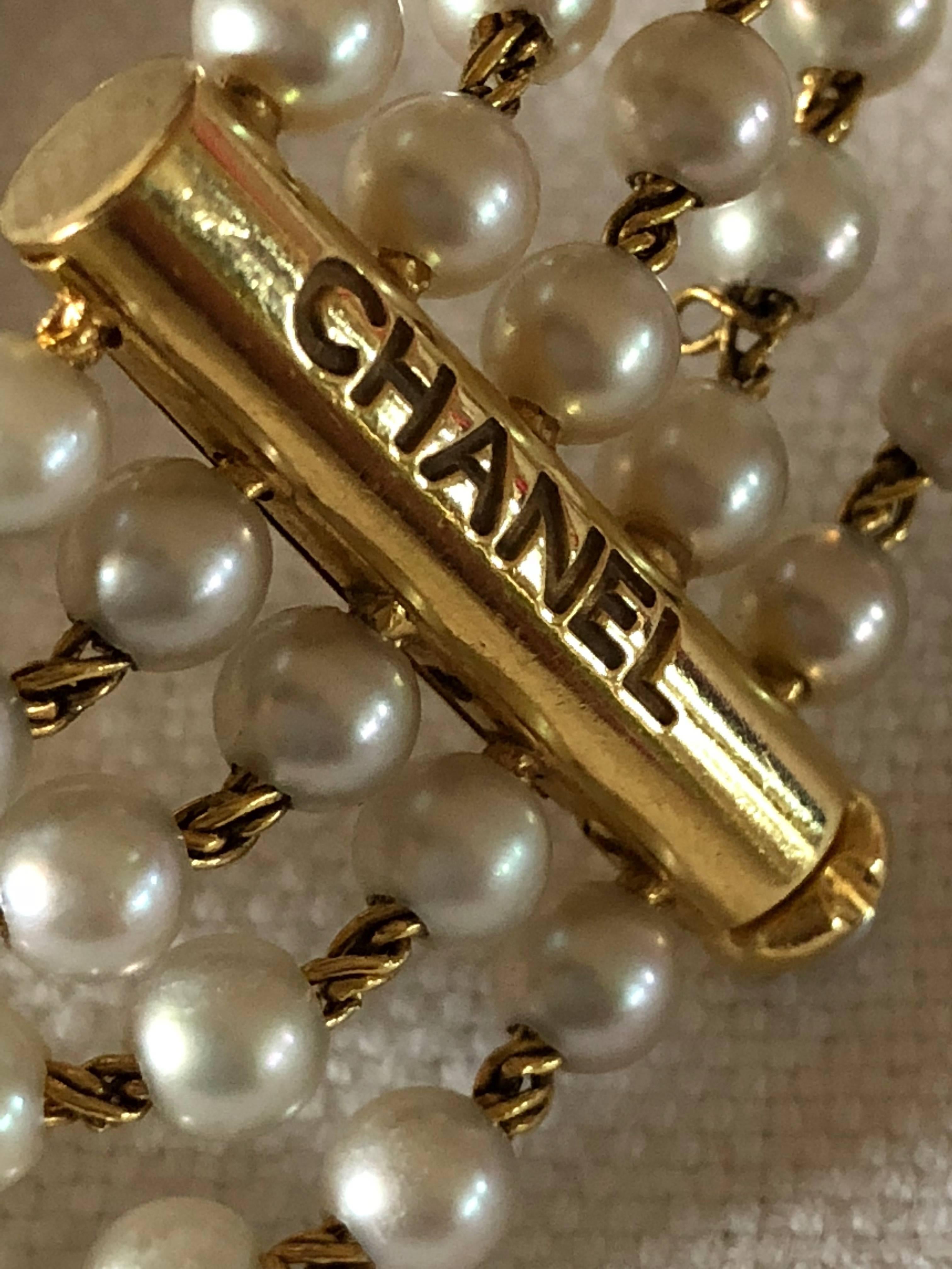 Pre-owned iconic Chanel watch

Ref: R.C. 30987
Movement: Quartz
Case: Yellow Gold 18K
Bracelet: Akoya Pearls - Wrist length of 17.5 cm
Weight: 44 gr approx.
Year: High Jewelry Collection 1989
Condition: Perfect
Comes with: Chanel pouch

All items