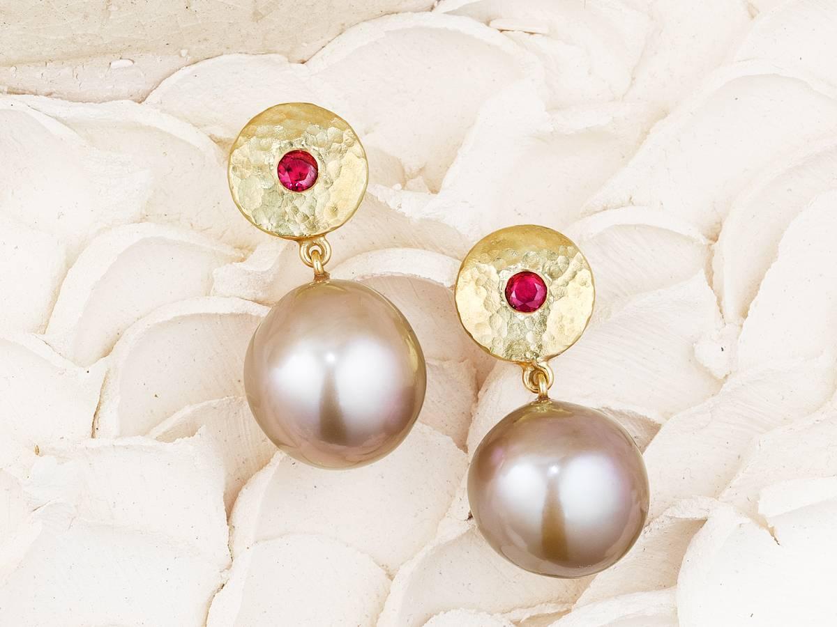 Mini Shield Earrings
Matched 12-13 mm silver- violet Kasumi pearls, accented respectively with a 3 mm, 0.13 carat clean and bright Gemfields ruby set in a hammered 18 karat reclaimed gold setting. 

Thesis Gems and Jewelry creates fine jewelry with