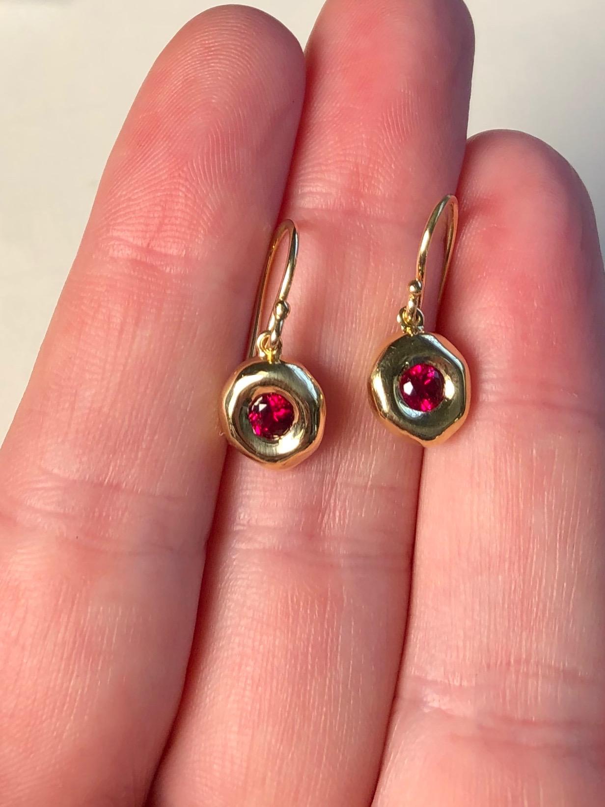 Fine Gemfields Mozambique Ruby and 18 Karat Gold Earrings In New Condition For Sale In Berkeley, CA