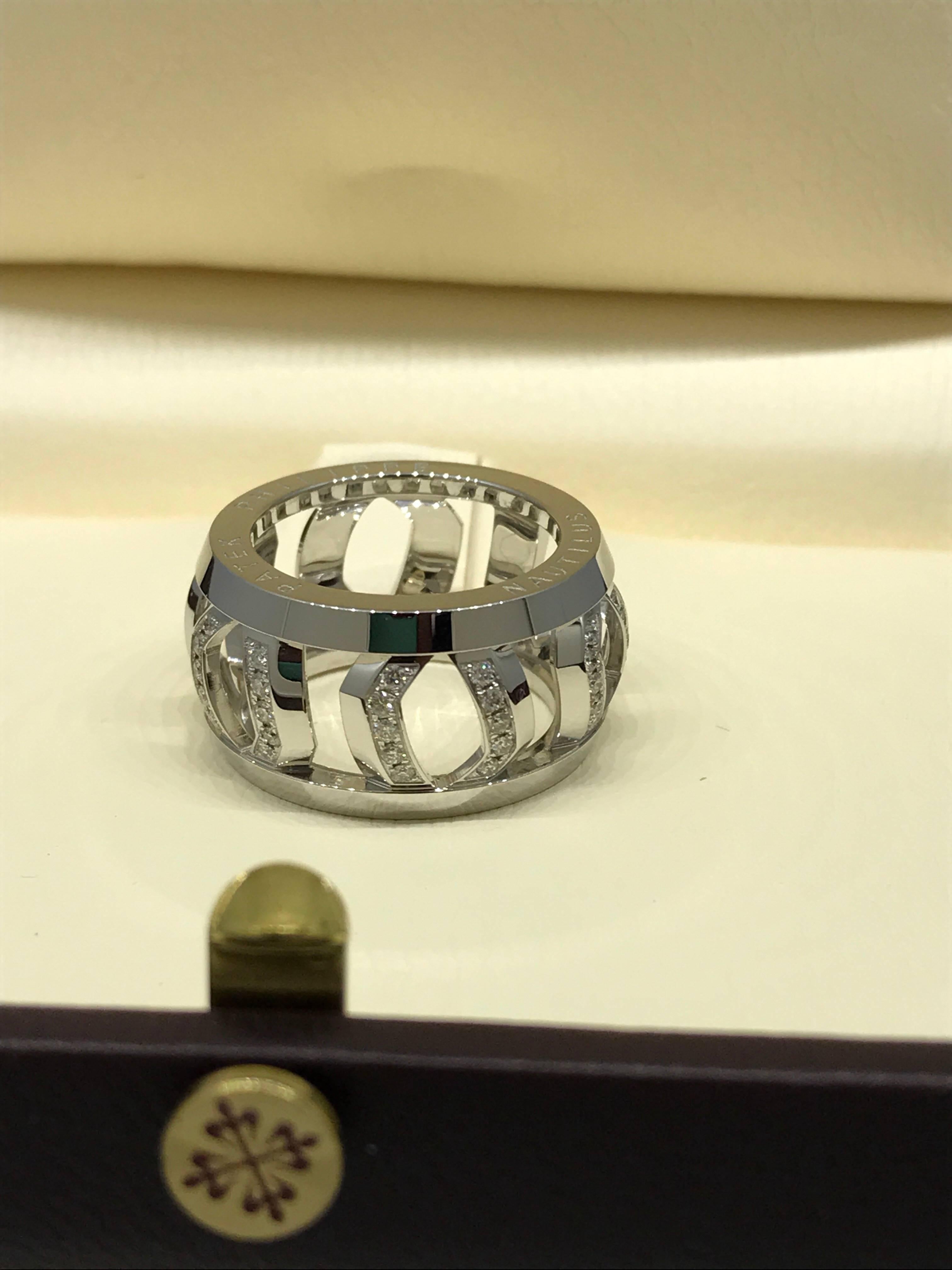 Patek Philipe Nautilus ring

Model number: 275.9750/1.GR

100% Authentic

Brand new

Comes with Patek Philipe box

18 Karat white gold

60 diamonds on the ring (.5 carats)

Ring width: 13mm

Size 6.25 / 54

Retails for $8,900