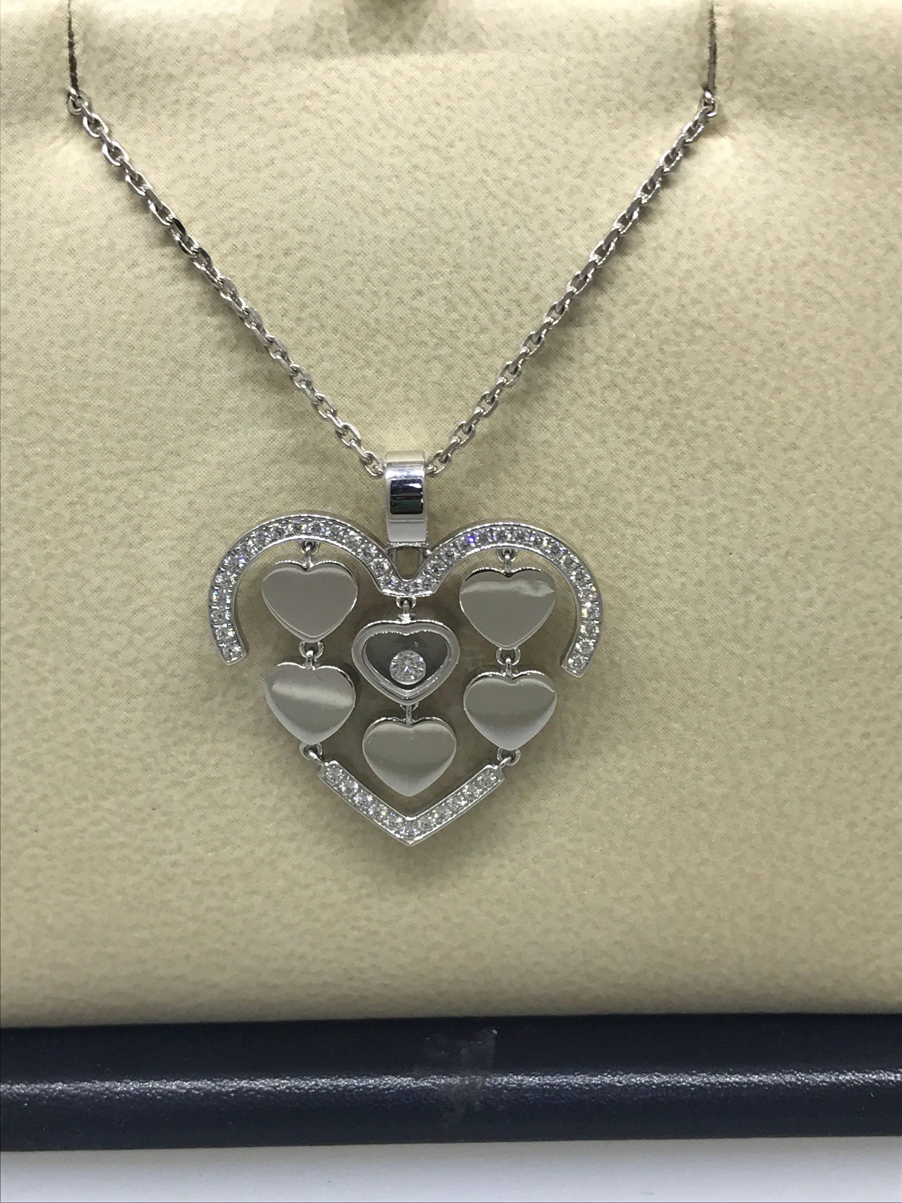 Chopard Amore Hearts Pendant / Necklace

Model number 79/7219-1002

100% Authentic

Brand New

Comes with original Chopard box, certificate of authenticity and warranty and jewels manual

18 Karat White Gold (10.8gr)

44 Diamonds on the pendant (.22