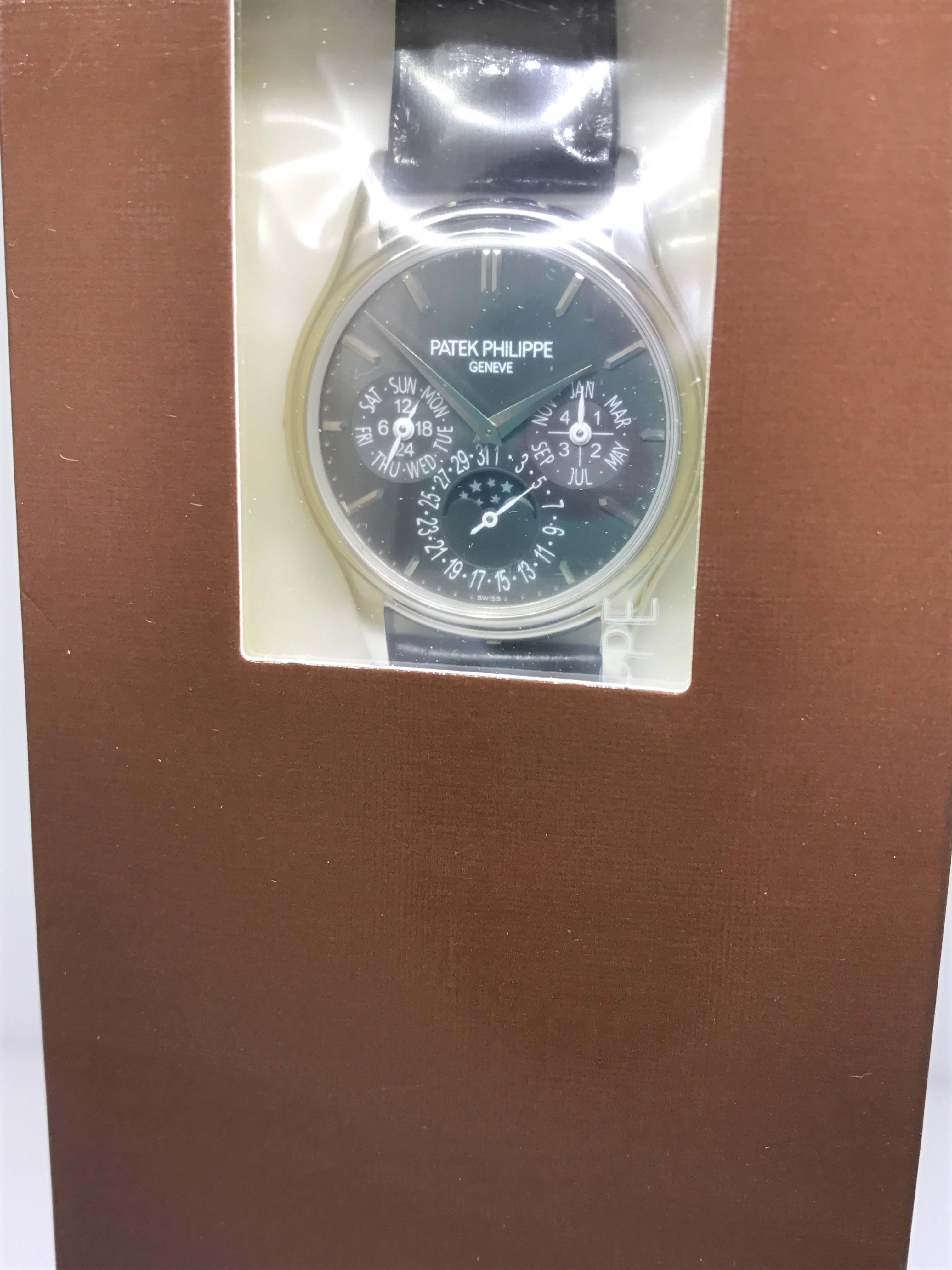 Patek Philippe Platinum Perpetual Calendar Gray Dial Wristwatch   For Sale 1