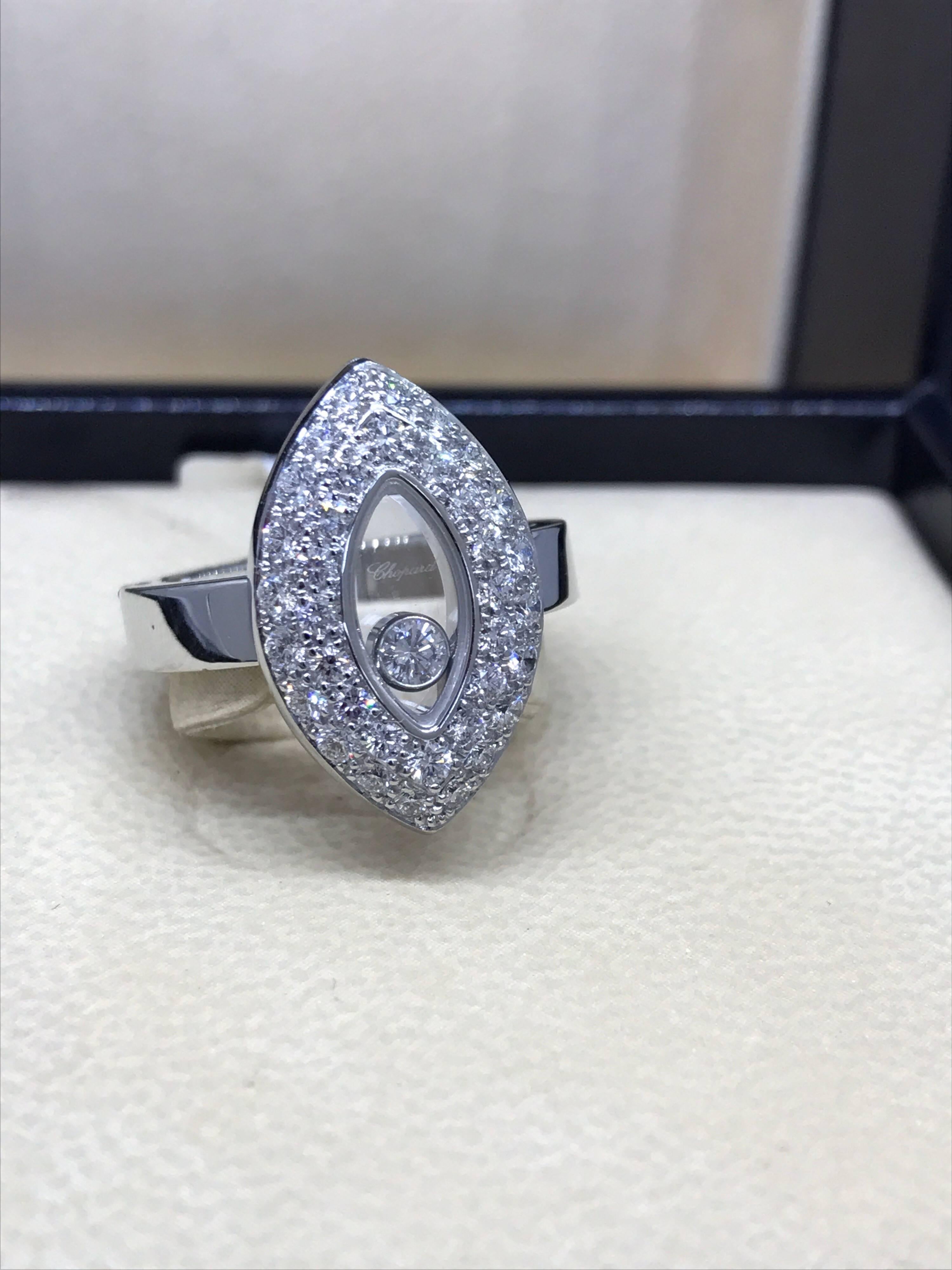 Chopard Happy Diamonds 18 Karat White Gold Tear Drop Shape Ring 82/5723 In Excellent Condition For Sale In New York, NY