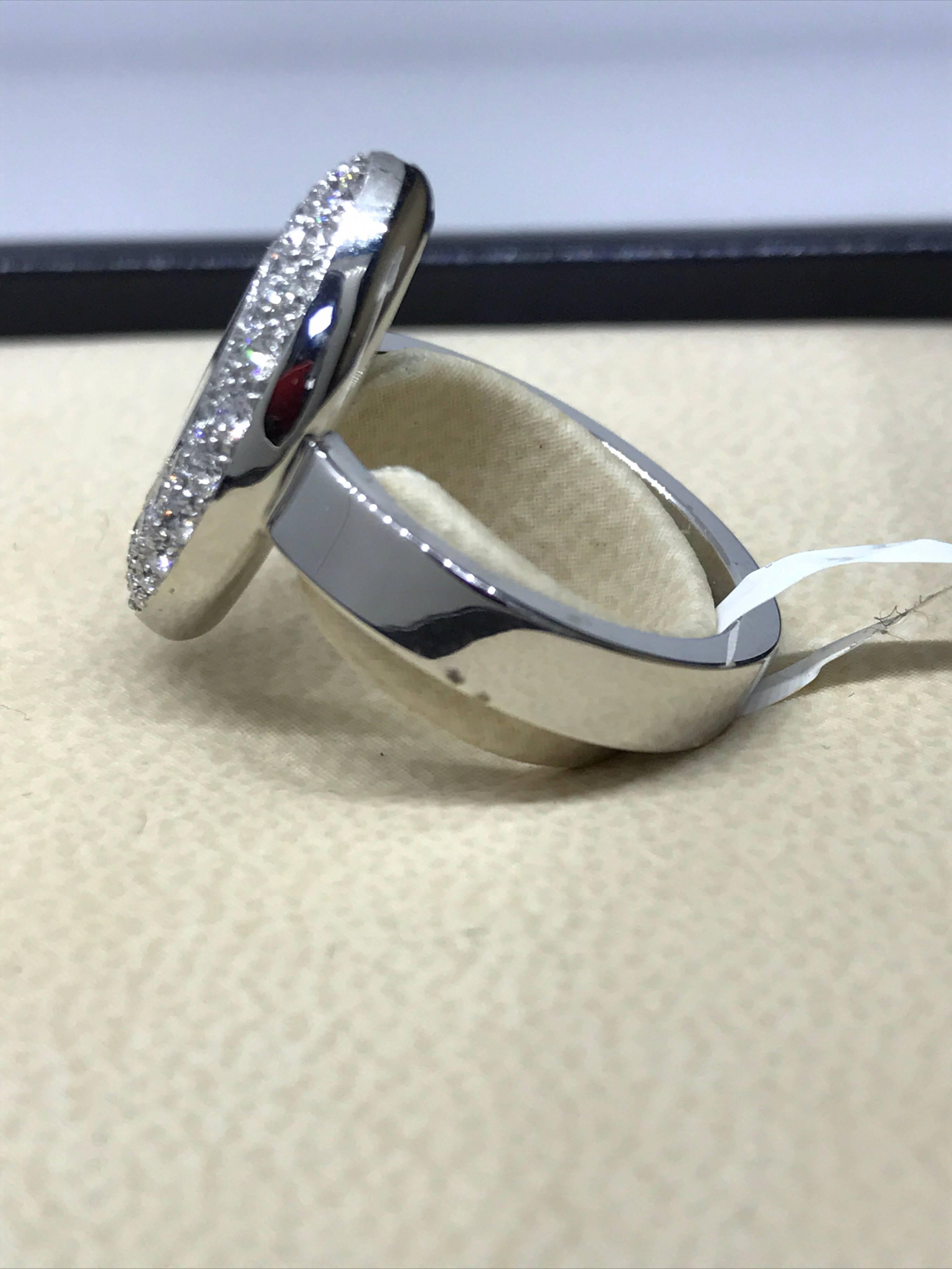 Women's or Men's Chopard Happy Diamonds 18 Karat White Gold Tear Drop Shape Ring 82/5723 For Sale
