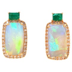 Boucles d'oreilles en or jaune 14 carats Fei Liu 4.08ct Opale, diamant et émeraude