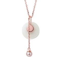 Collana con ciondolo a forma di fiore in giada nefrita, diamanti e perle a goccia, in oro rosa 14 carati