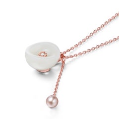 Halskette mit Blumenanhänger aus Nephrit-Jade, Diamanten und Perlentropfen aus 14-karätigem Roségold