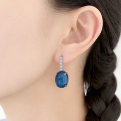 Pendientes de platino con tanzanita en cabujón y diamantes - Fei Liu