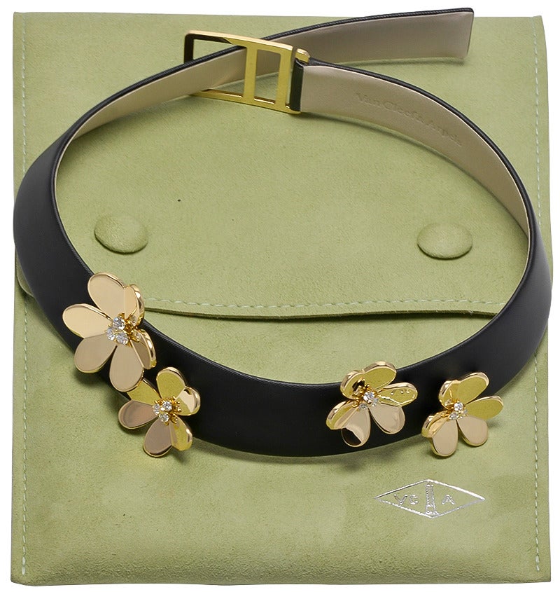 Rare and desirable choker by Van Cleef and Arpels in the feminine 