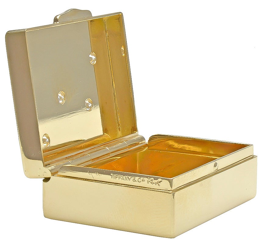 Elegant hinged box, made and signed by Tiffany & Co. Beautiful engraved flowers, set with sparkling diamonds in 14k gold. The perfect accessory for an elegant women.