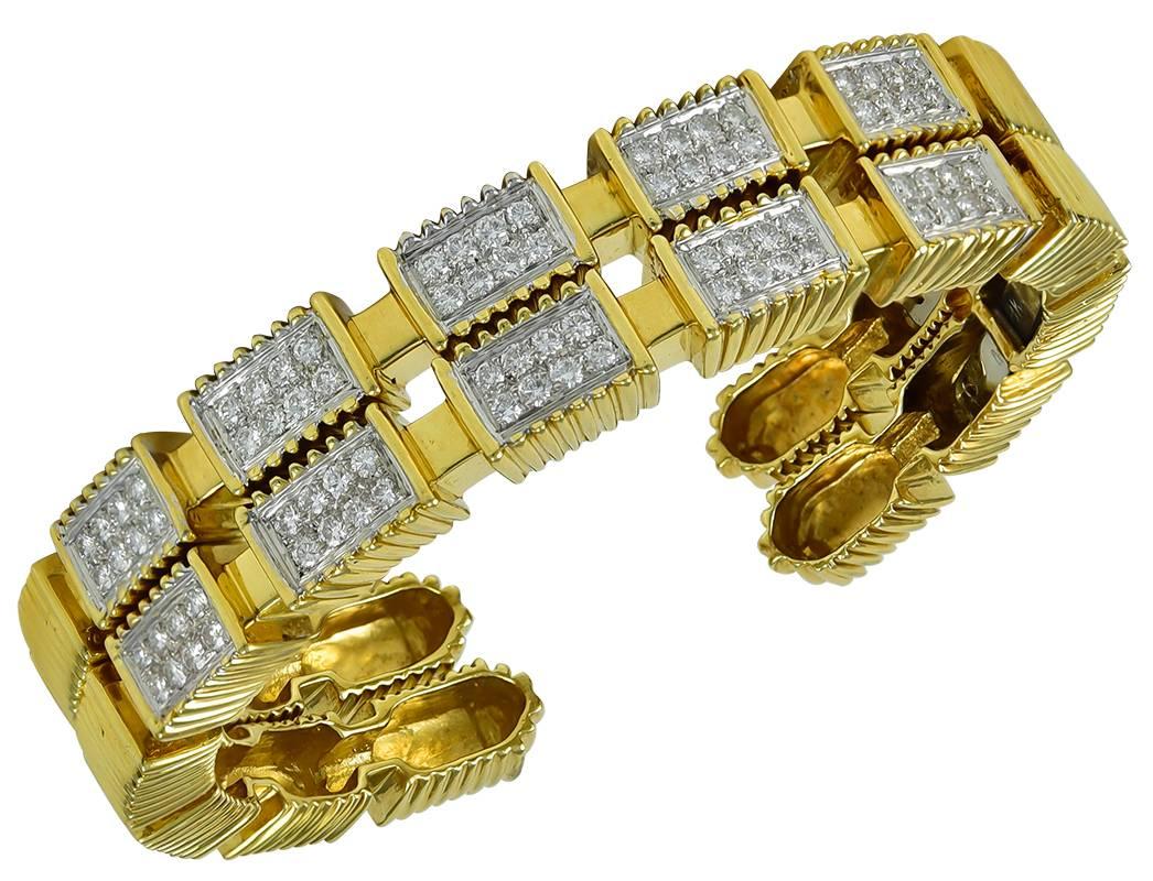 Beautiful Pair of Diamond Gold Bracelets In Excellent Condition In New York, NY