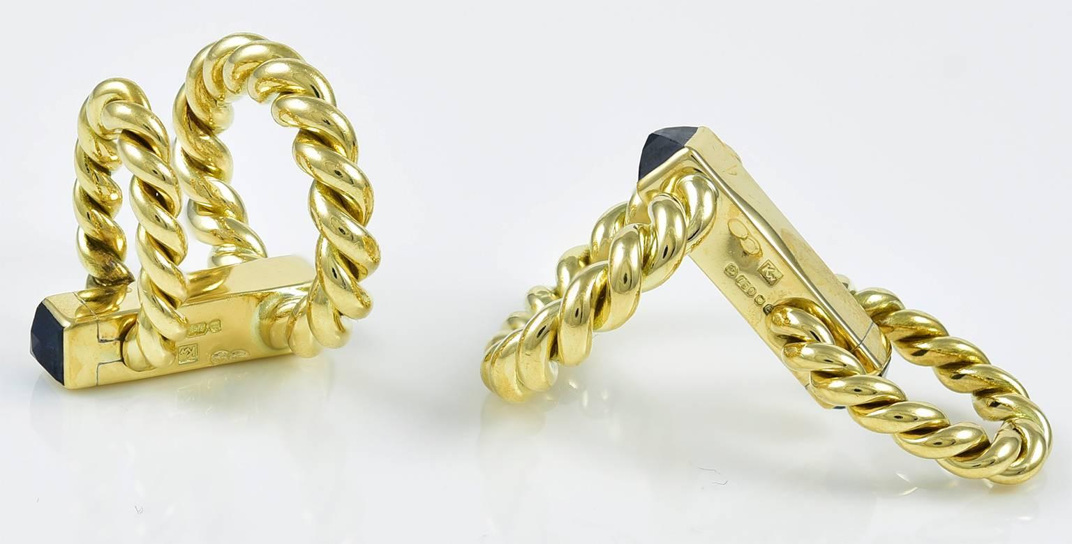 KUTCHINSKY Flip-Up Gold Cufflinks In Excellent Condition For Sale In New York, NY