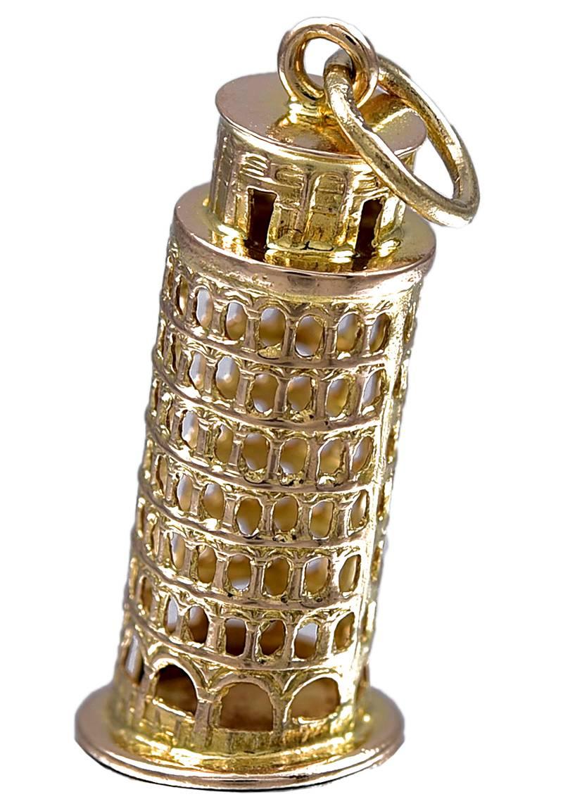 Leaning Tower of Pisa Gold Charm In Excellent Condition For Sale In New York, NY