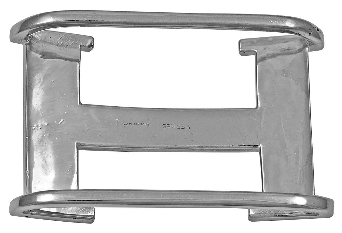 Iconic sterling silver scarf holder.  Made and signed by HERMES. Solid gauge silver.  Made in France.  2 1/4" x 1 1/3"

Alice Kwartler has sold the finest antique gold and diamond jewelry and silver for over forty years.