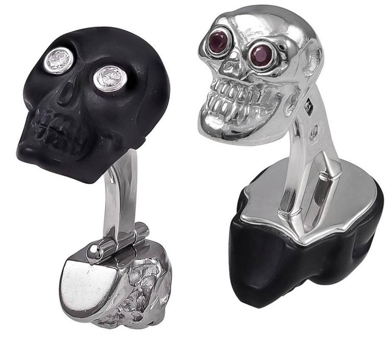 Great figural "skull" double-sided cufflinks.  Front is an onyx skull with flashing diamond eyes; back is a white gold skull with faceted ruby eyes.  18K white gold.  1 1/4" long.  The ultimate in  skull jewelry.  

Alice Kwartler has