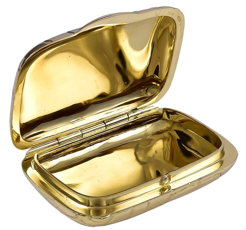 Exceptional hinged pill box.  Very heavy gauge 18K yellow gold.  Allover embossed in a crocodile pattern.  Chic and sleek. Beautiful to hold.  1 2/3" x 1 1/4."

Alice Kwartler has sold the finest antique gold and diamond jewelry and silver