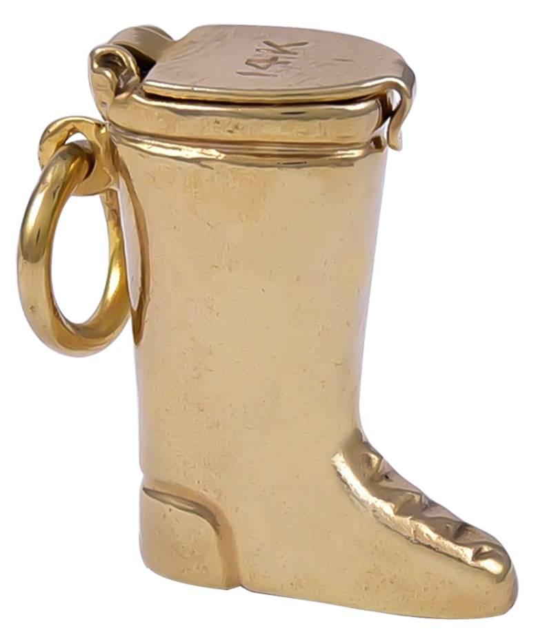 Gold and Enamel Santa's Boot Charm In Excellent Condition For Sale In New York, NY