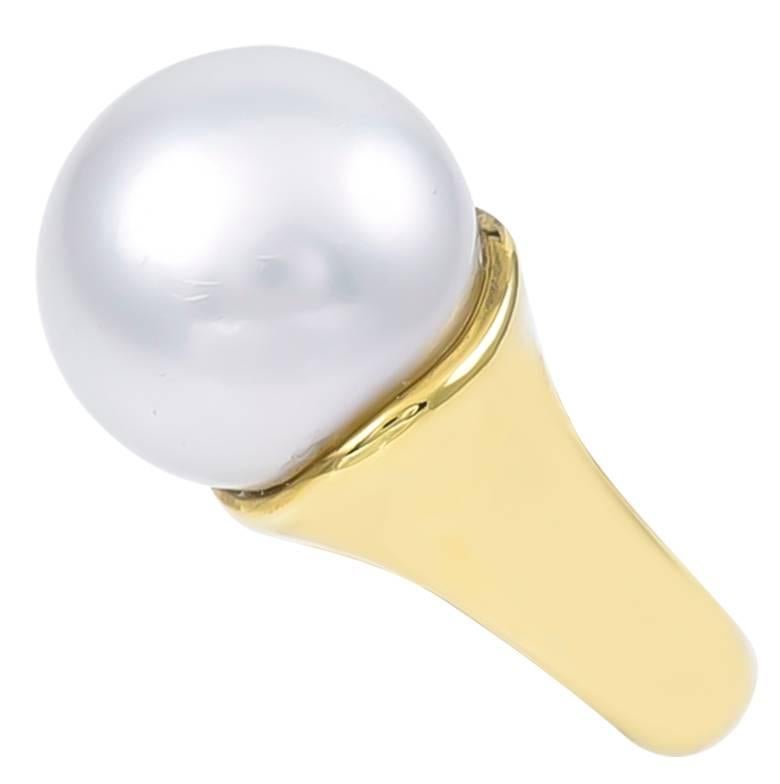 Striking ring, set with a 13mm. pearl.  Made and signed by TIFFANY & CO.  Bold, sleek, substantial 18K yellow gold mounting.  Size 6 3/4 and can be custom sized.  For a strong, confident woman.

Alice Kwartler has sold the finest antique gold