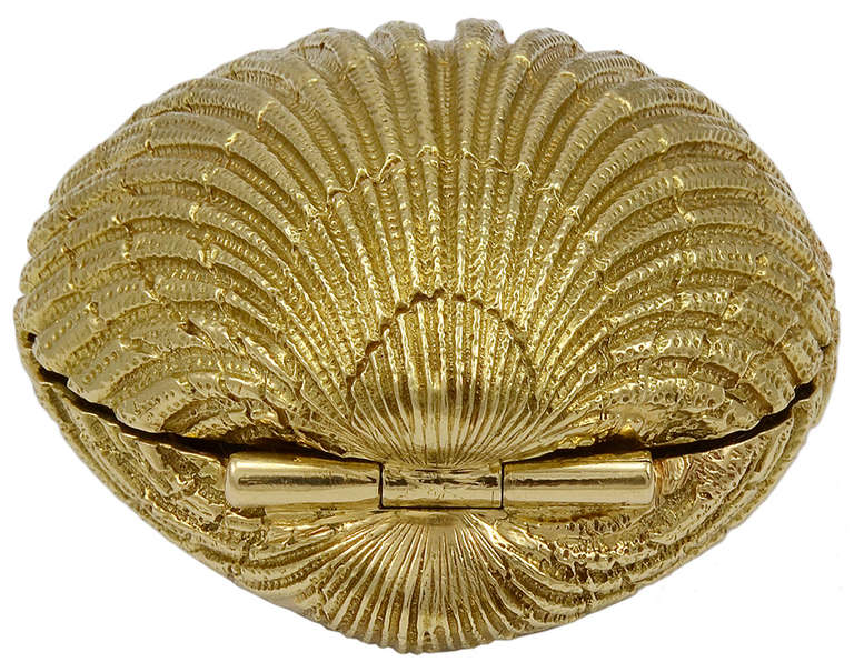 Fabulous 18K gold figural shell hinged pill box by Tiffany Schlumberger.
Very fine detail; firm closure; solid; beautiful to hold. Really a gem.
Makes it a pleasure to take your medicine.