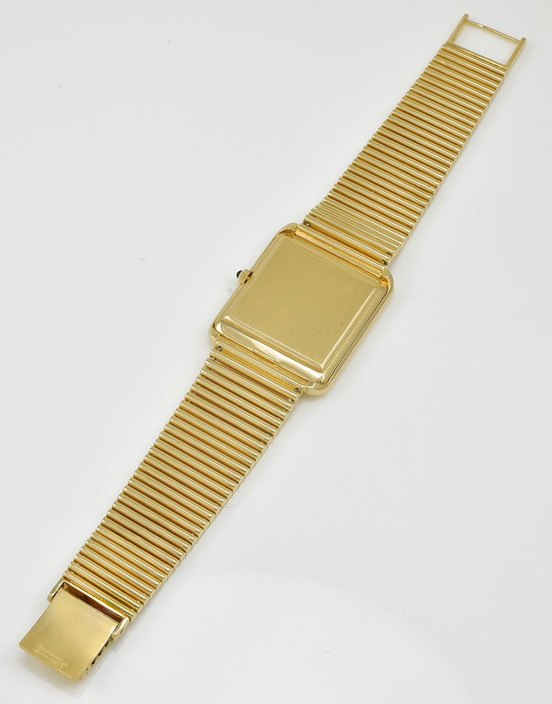 Striking classic 18k yellow gold PATEK PHILIPPE watch. Black dial. Mechanical movement. Rare 18k yellow gold ribbed bracelet, 7 1/2