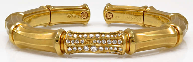 Elegant 18K gold bangle bracelet in the desirable 