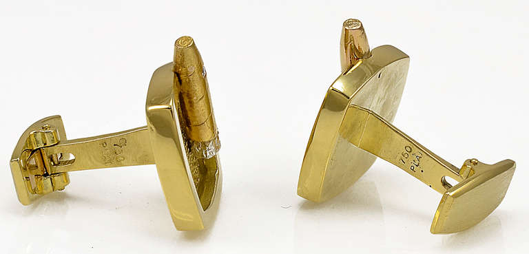 Cigar and Ashtray Gold Figural Cufflinks In Excellent Condition In New York, NY