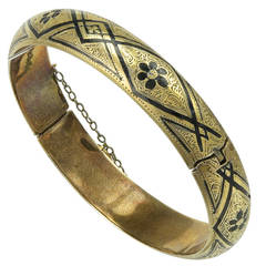 Victorian Child
s Enamel Gold Bracelet