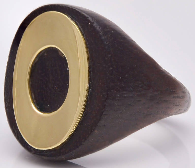 Striking and most unusual ring, made and signed by VAN CLEEF & ARPELS France.
Curved walnut ring, designed to hug the finger, set in 18K yellow gold.
Size 7 3/4.
A statement ring.