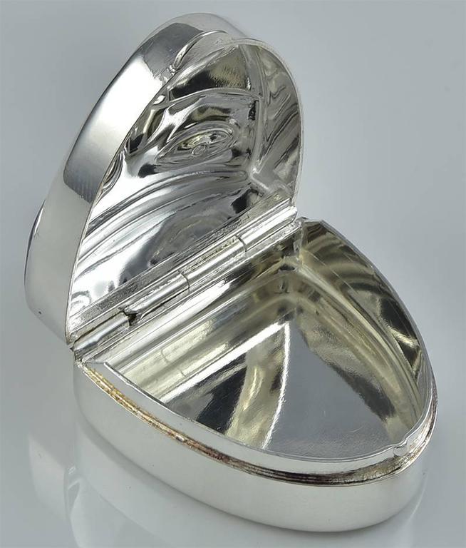 SOLID SILVER PILL BOX 925 HALLMARKED STERLING SILVER PILL BOX HAND ENGRAVED